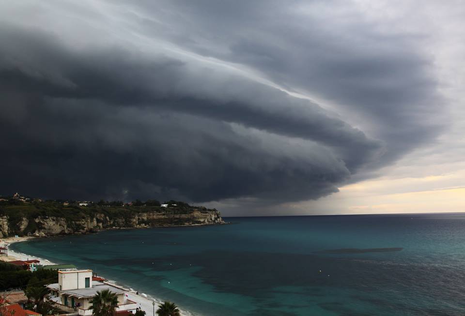 Meteo Sicilia Violento Ciclone Allerta Meteo In Sicilia Tra Domani E 