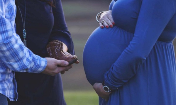 Una donna partorisce il figlio di suo figlio - Siciliafan