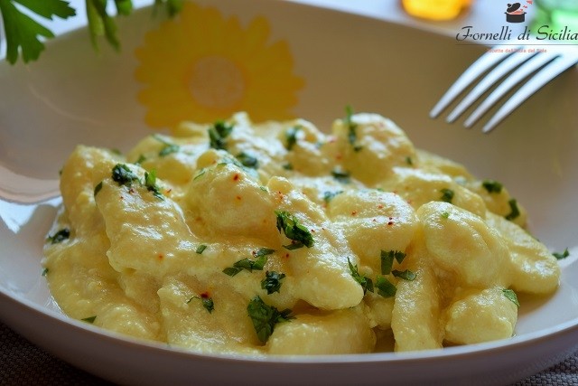 Gnocchi di patate con ricotta e zafferano: ricetta - Siciliafan