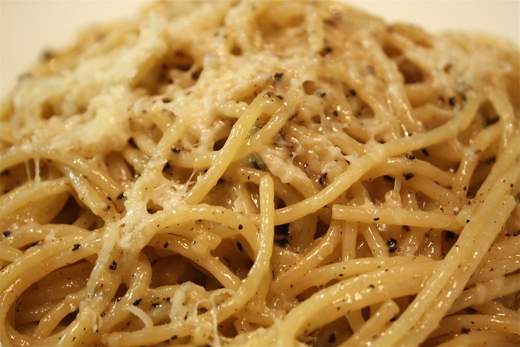 Spaghetti aglio olio e pecorino ricetta classica e deliziosa Siciliafan