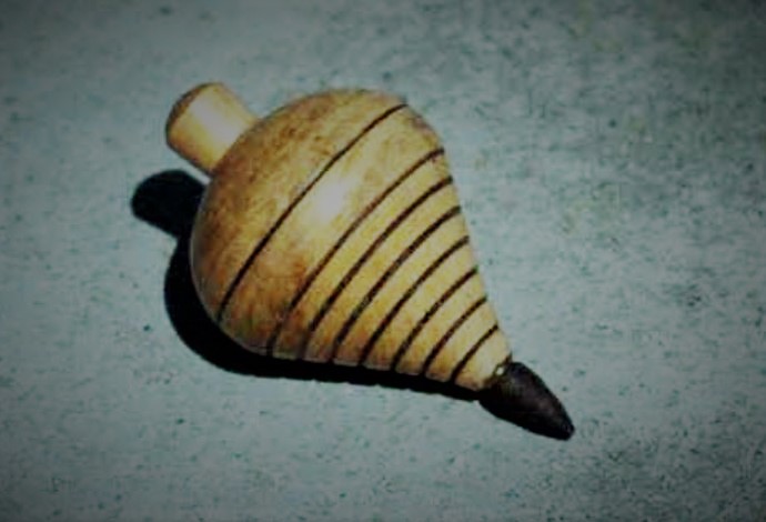 antico gioco siciliano artigianale tuppetturu Trottola in legno 