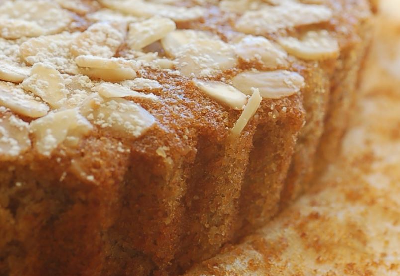 Ricetta della Torta al latte di mandorla, il dolce soffice senza burro ...