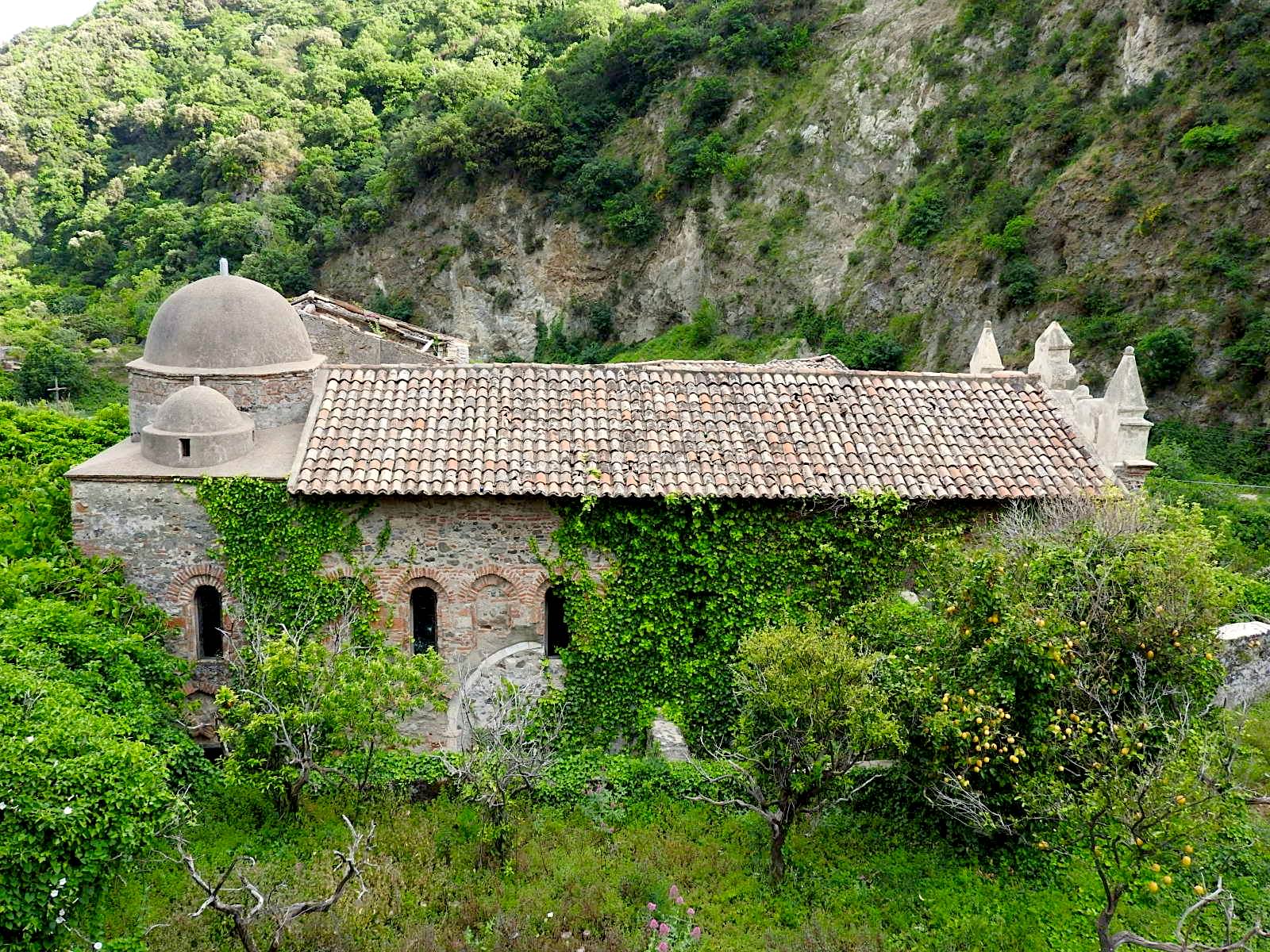 Abbazia di Santa Maria di Mili, la chiesa normanna più antica della Sicilia Siciliafan