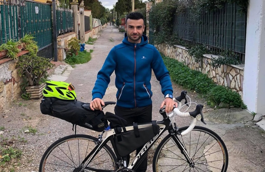 Un giro della Sicilia in bici per aiutare i bisognosi