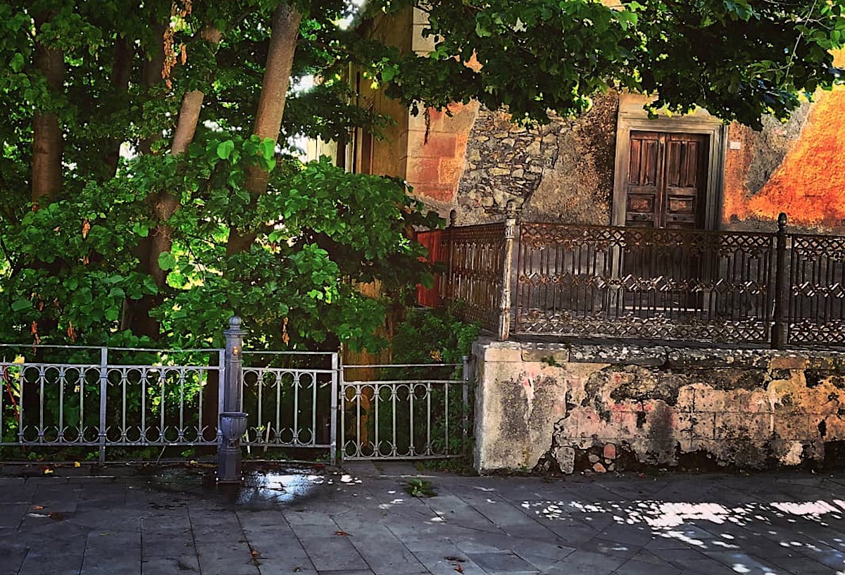 Statua Raccuja Cosa vedere a Raccuja, il borgo sulla via delle nocciole - Siciliafan