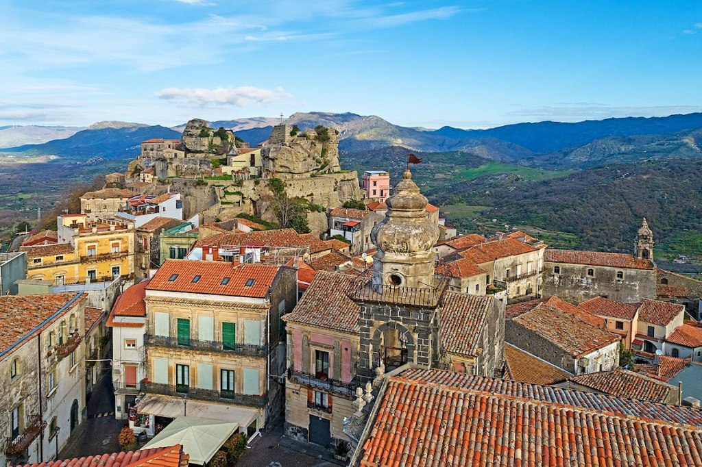 Castiglione di Sicilia sulla CNN: il borgo del vino conquista il mondo