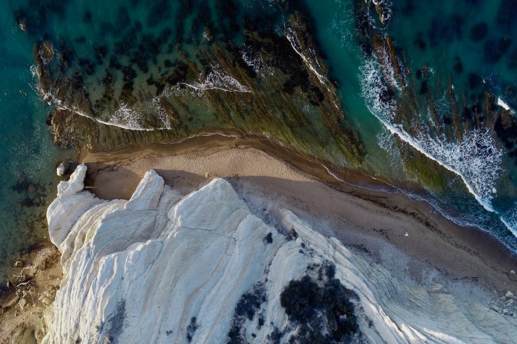 Capo Bianco Eraclea Minoa: candida roccia e mare turchese