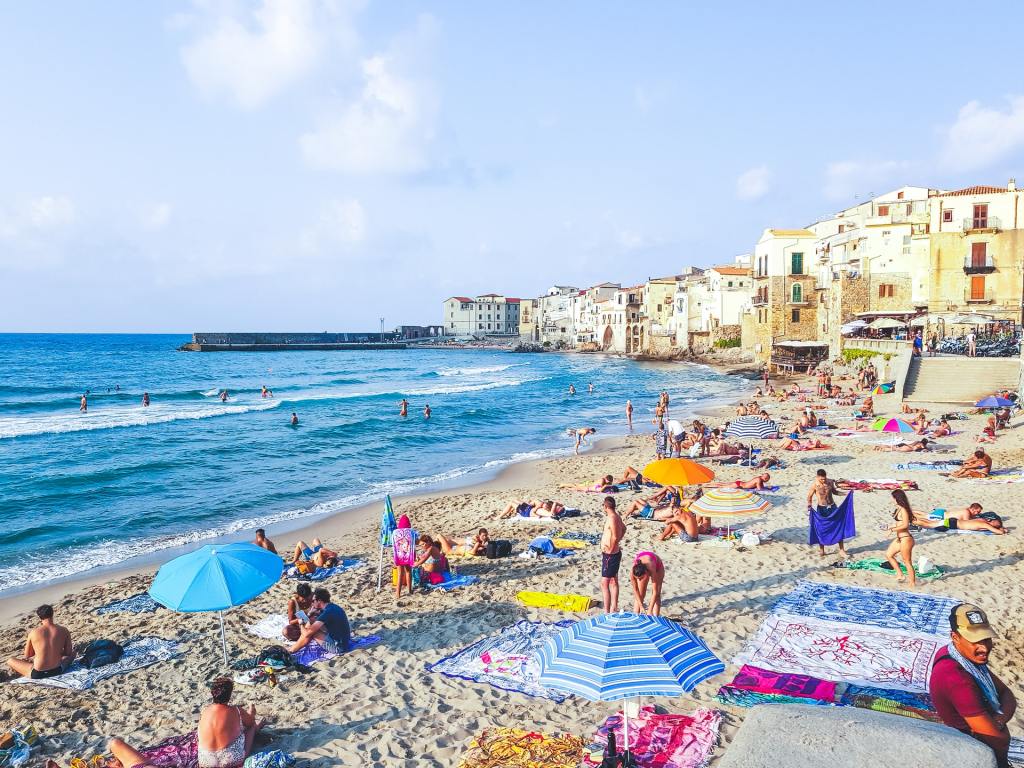 Meteo Sicilia, il caldo estivo non molla la presa: le previsioni