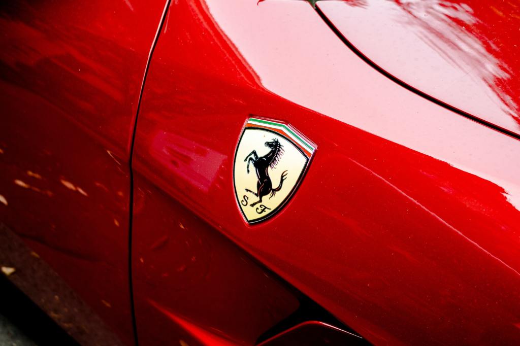 Rosso Taormina: Ferrari omaggia la Sicilia con un nuovo colore vulcanico
