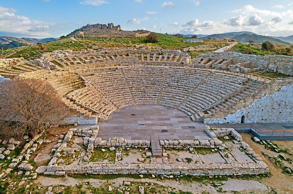 Giornata Mondiale del Teatro a Segesta, gli eventi gratuiti nella città degli Elimi