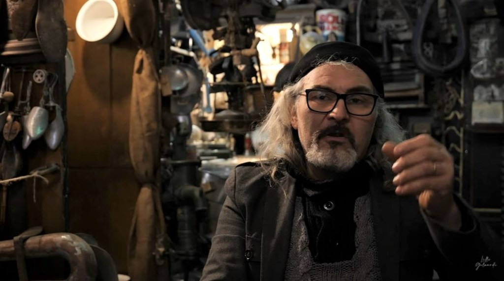 Luciano Ienna, custode di "tesori" al Mercato delle Pulci di Palermo VIDEO