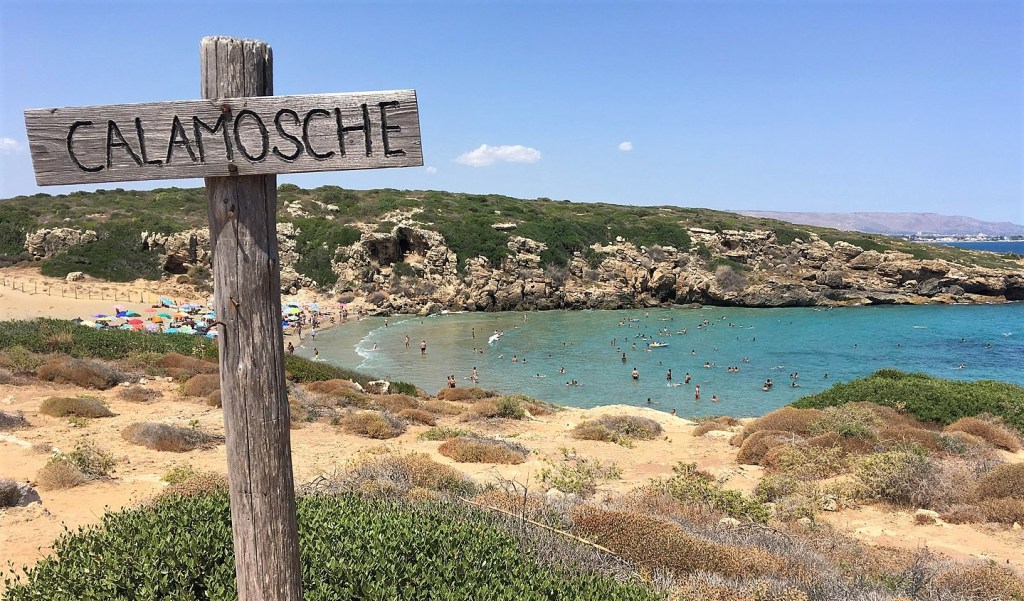 Calamosche incanta anche Forbes: "È una delle spiagge libere più belle d'Italia"