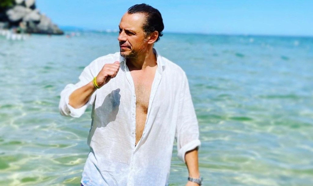 Estate vip in Sicilia: l'attore Stefano Accorsi a Marina di Ragusa