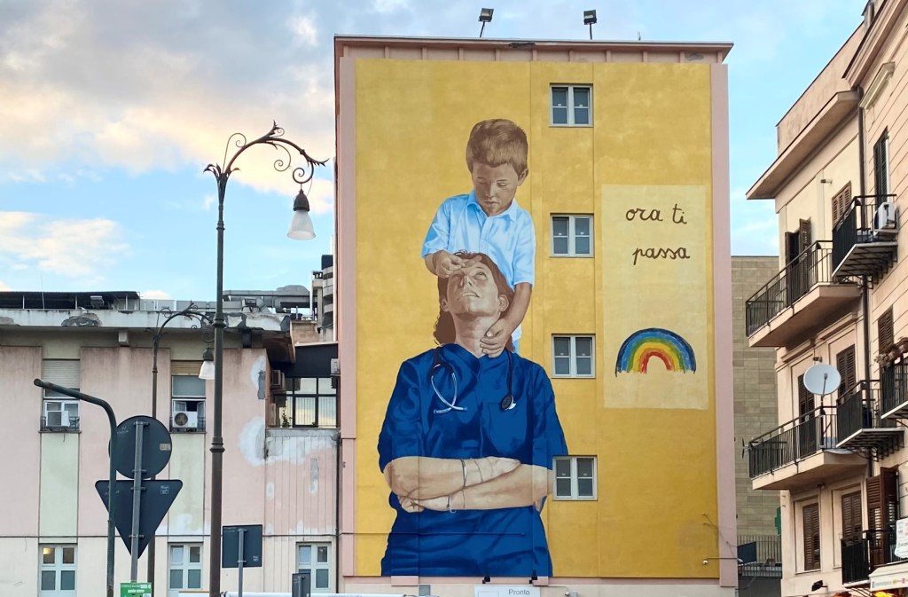 "Ora ti passa", il nuovo murale di Igor Scalisi Palminteri all'Ospedale dei Bambini di Palermo