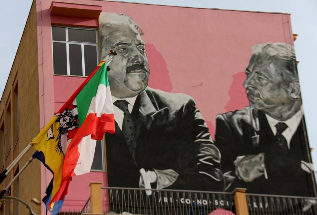 Montemaggiore Belsito omaggia la Sicilia che dice no alla mafia: il murale con Falcone e Borsellino