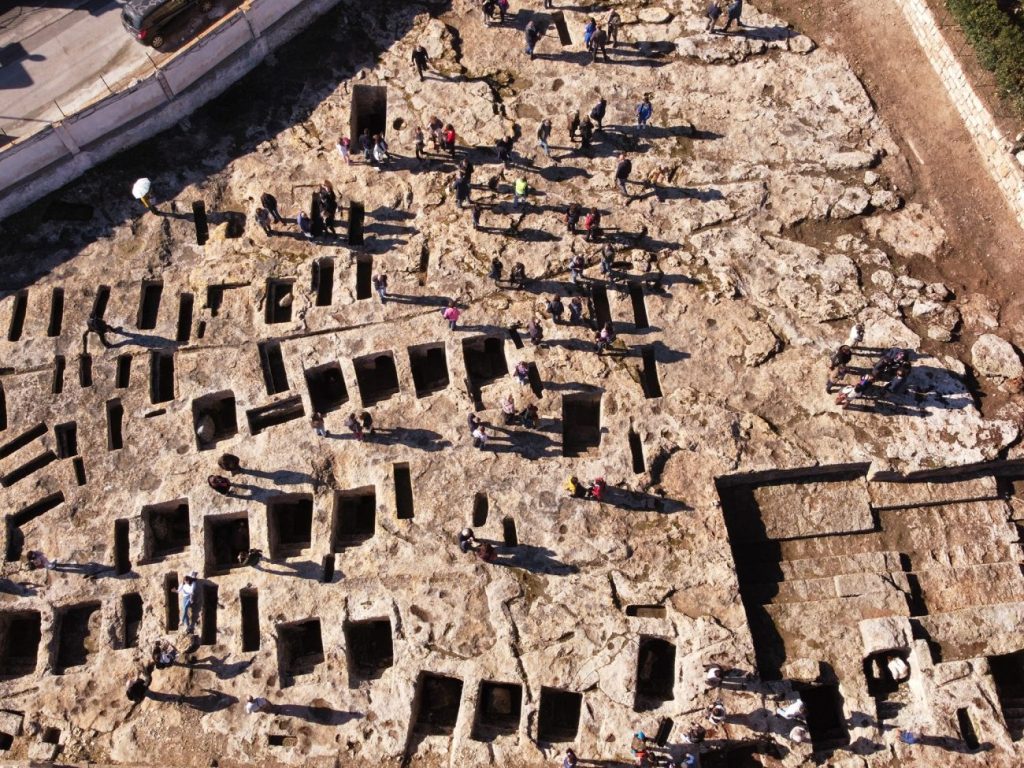 Dopo 15 anni riapre al pubblico l'antica Necropoli di Solunto: come visitarla
