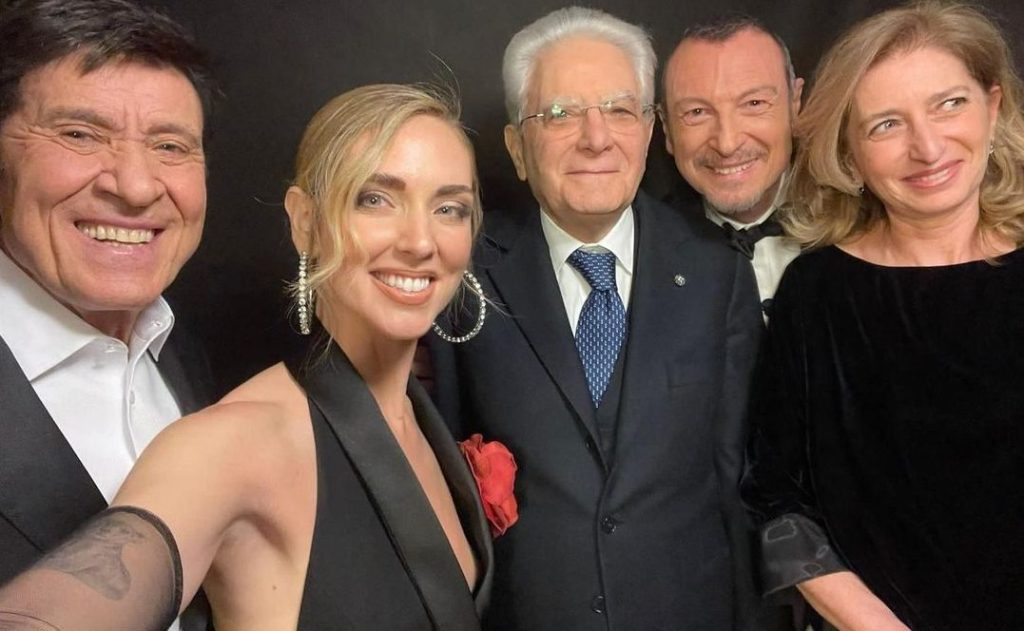 Sanremo 2023, il presidente Mattarella star del Festival: standing ovation e selfie con Chiara Ferragni
