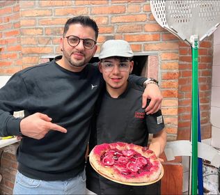 Luca Muscarella e il pizzaiolo Carmelo Fardella