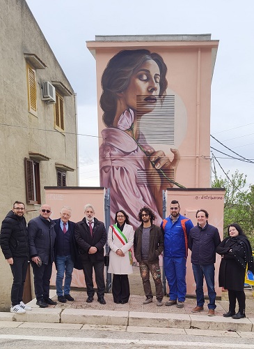 A Roccapalumba un nuovo murale dedicato alle donne: omaggio alla purezza e alla semplicità 