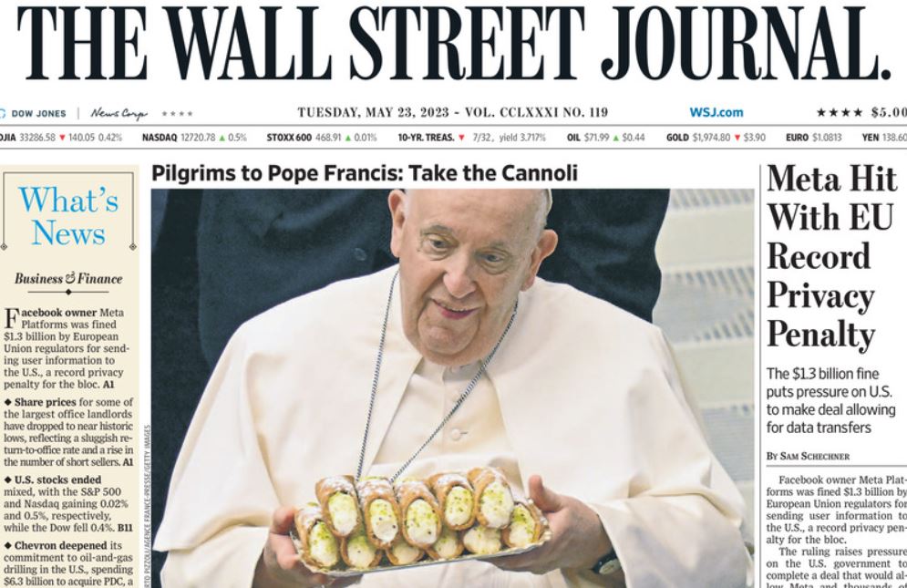 Papa Francesco riceve in dono i cannoli siciliani: la foto in prima pagina sul Wall Street Journal