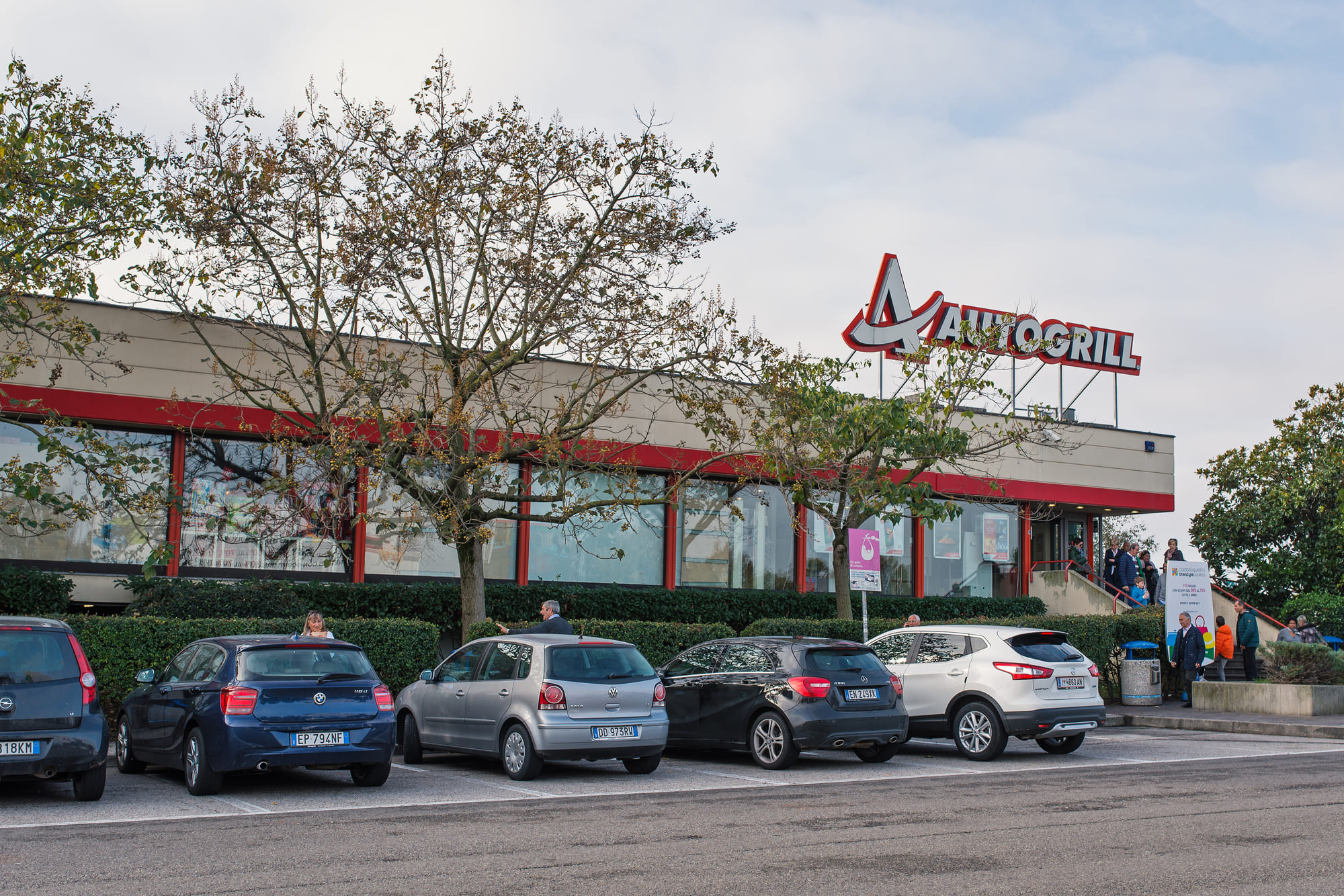 Lavoro, Autogrill assume personale in tutta Italia. Posizioni aperte