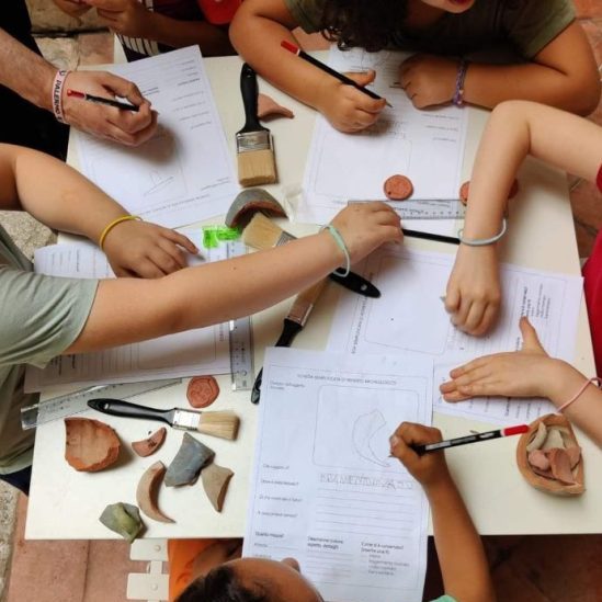 Bambini all'Orto Botanico di Palermo