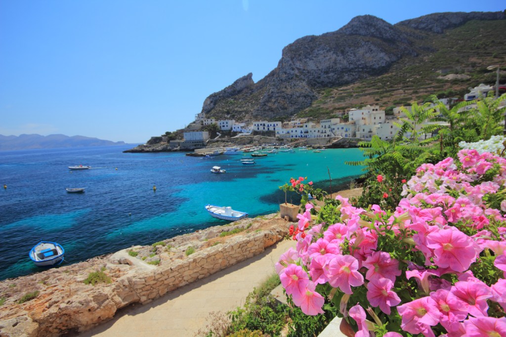 Dalle Egadi alle Pelagie, i paradisi della Sicilia spiccano tra le isole più sostenibili d'Italia