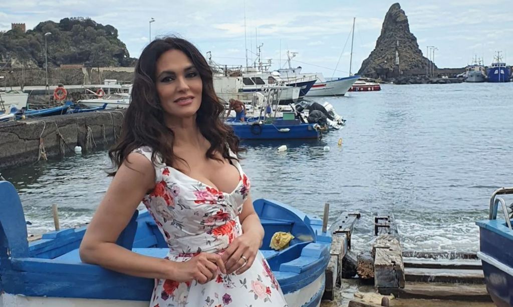 Maria Grazia Cucinotta promuove il pescato siciliano: "Amo la Sicilia, siamo fortunati a vivere qui"