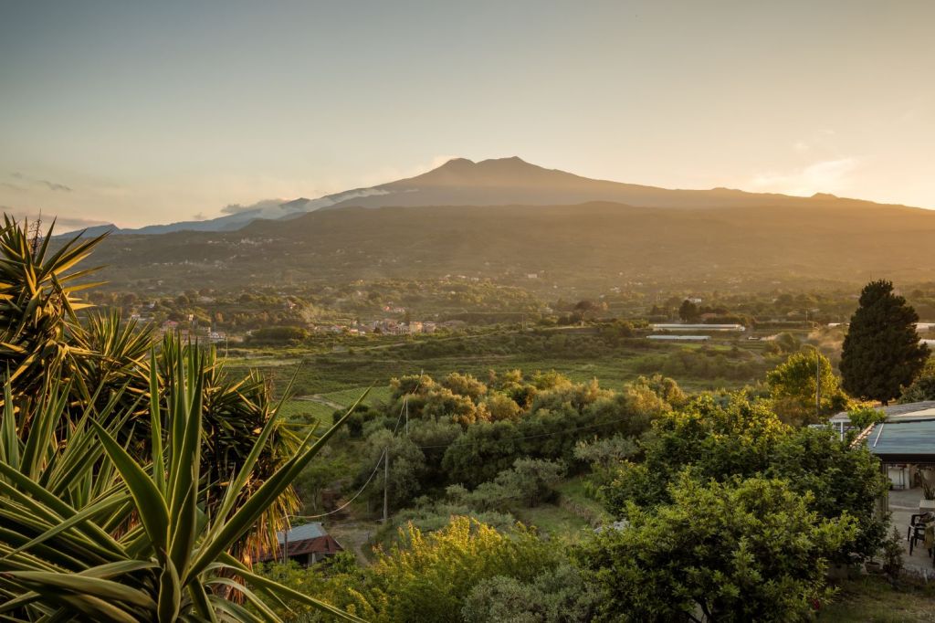 Il Financial Times elogia l'Etna e il suo territorio: "Tour culinario per eccellenza"