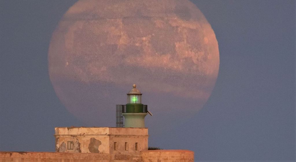 La Superluna siciliana conquista ancora la NASA: una magia nel cielo di Siracusa