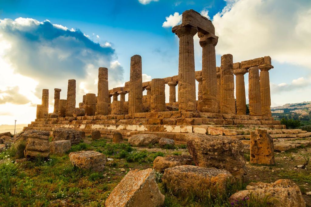 La Valle dei Templi di Agrigento restituisce nuovi tesori: trovato il braccio di Atena combattente