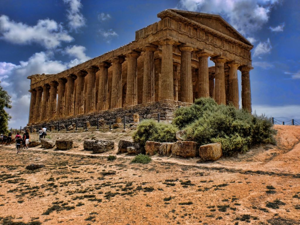 La Valle dei Templi di Agrigento restituisce nuovi tesori: trovato il braccio di Atena combattente