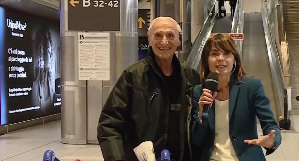 Si è conclusa con un lieto fine la storia di Arnaldo, un uomo di 83 anni originario della Sicilia che, da otto mesi, viveva nell'aeroporto Marconi di Bologna