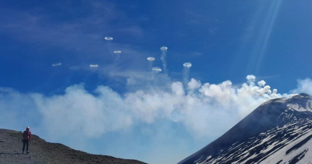 Anelli di vapore sull'Etna