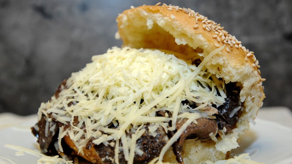 Cosa mangiare e cosa bere in Sicilia secondo gli esperti di viaggi: ecco i sapori da non perdere