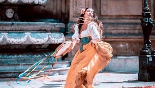 Federica Greco porta la sua versione della tarantella siciliana in giro per l’Europa