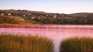 Il lago siciliano che cambia colore durante l’anno e che la scienza fatica ancora a spiegare