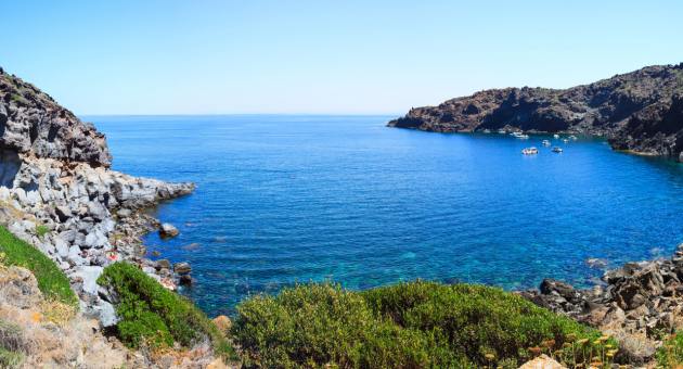 Spiagge libere più belle d’Italia, per il Guardian quest’isola siciliana non teme confronti